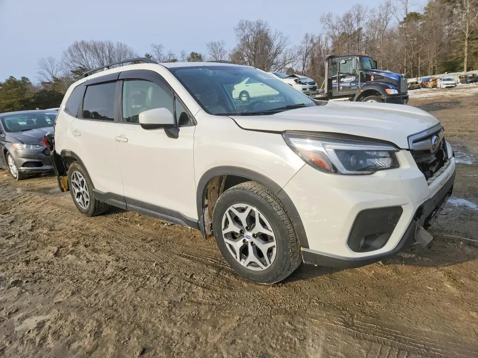 2021 SUBARU FORESTER   
