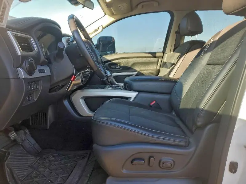 2019 NISSAN TITAN PRO-4X  
