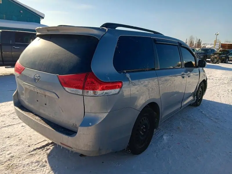 2012 TOYOTA SIENNA LE  