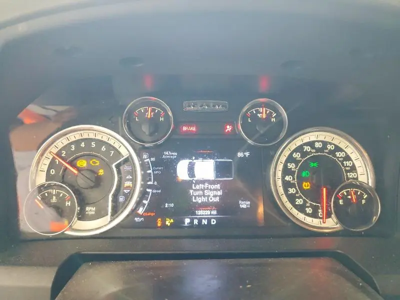 2016 RAM 1500 SLT  
