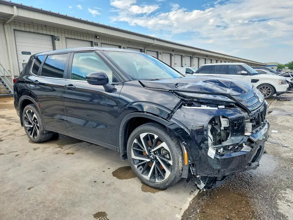 2022 MITSUBISHI OUTLANDER SE  