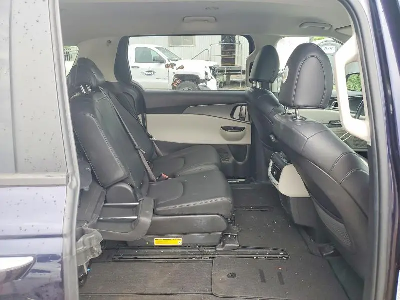 2023 KIA CARNIVAL LX  