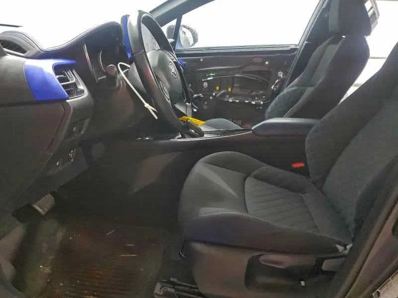 2021 TOYOTA C-HR XLE  