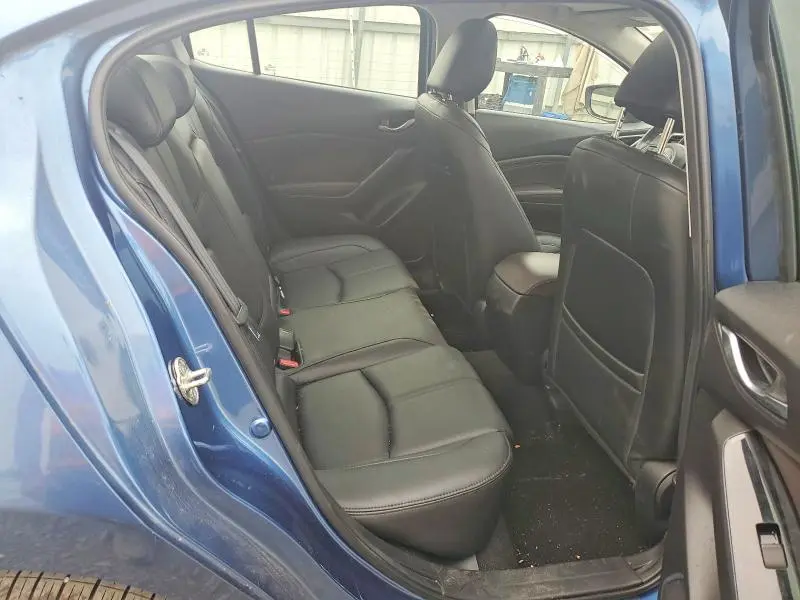 2018 MAZDA 3 TOURING  