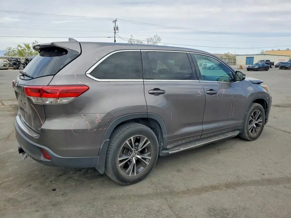 2018 TOYOTA HIGHLANDER LE PLUS  