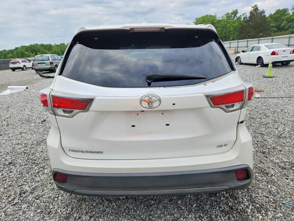 2015 TOYOTA HIGHLANDER XLE  