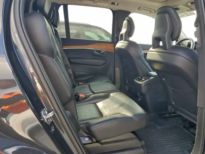 2021 VOLVO XC90 T6 MOMENTUM  