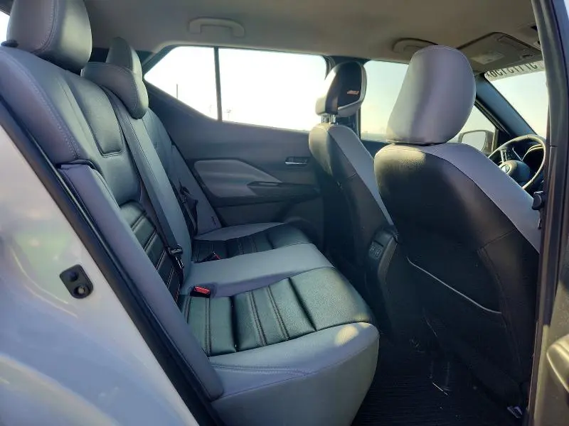 2021 NISSAN KICKS SR  