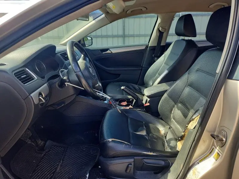 2013 VOLKSWAGEN JETTA SE  
