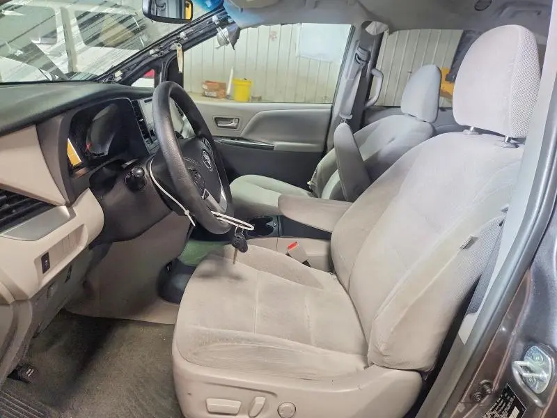 2017 TOYOTA SIENNA LE 8-PASSENGER  