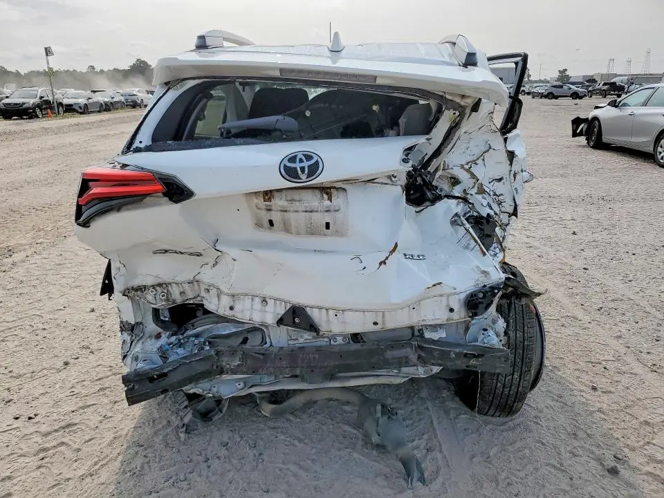 2018 TOYOTA RAV4 XLE  