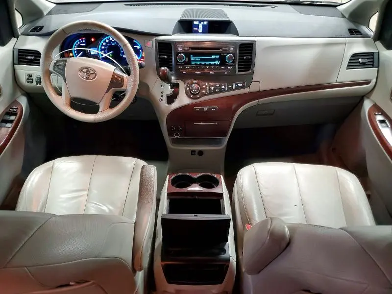 2013 TOYOTA SIENNA XLE 8-PASSENGER  