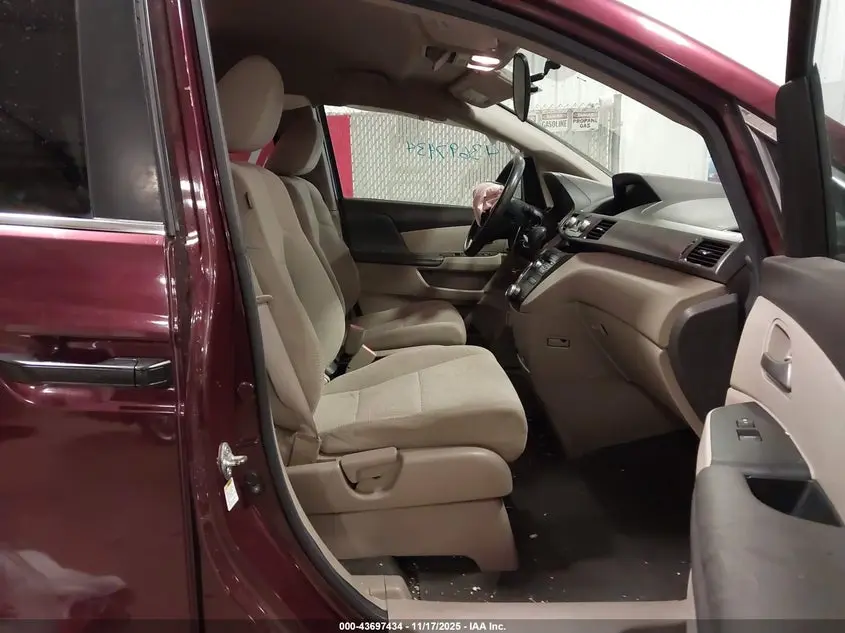 2011 HONDA ODYSSEY LX