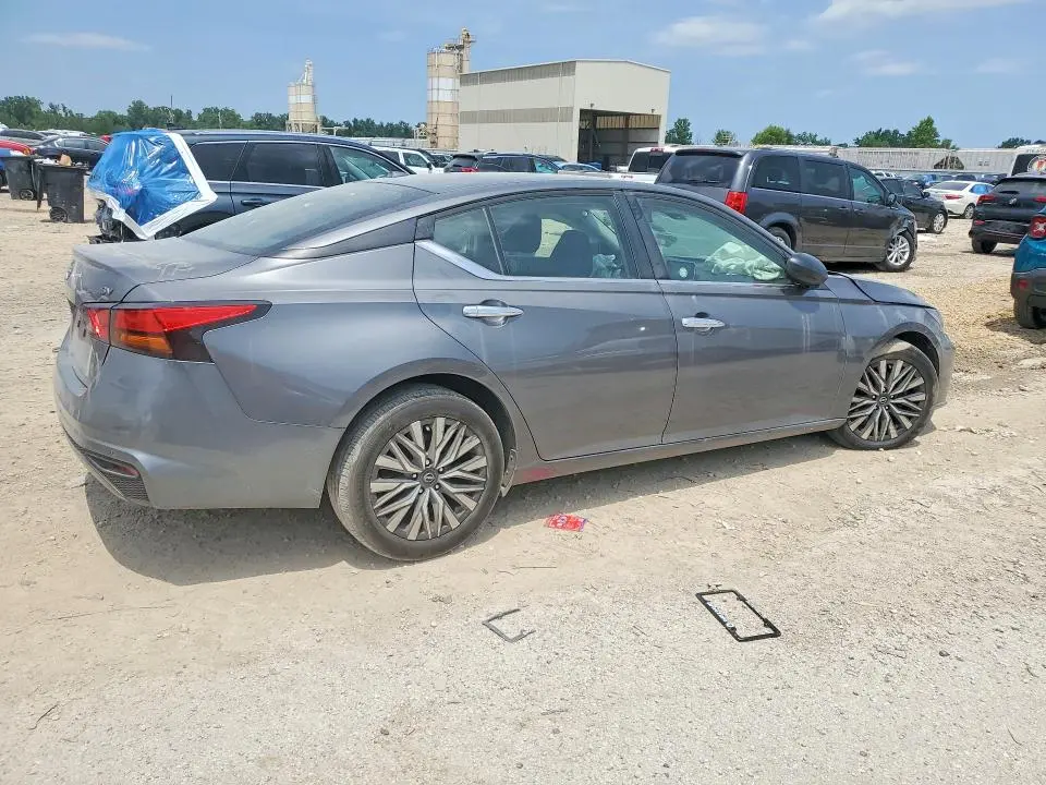2024 NISSAN ALTIMA SV  