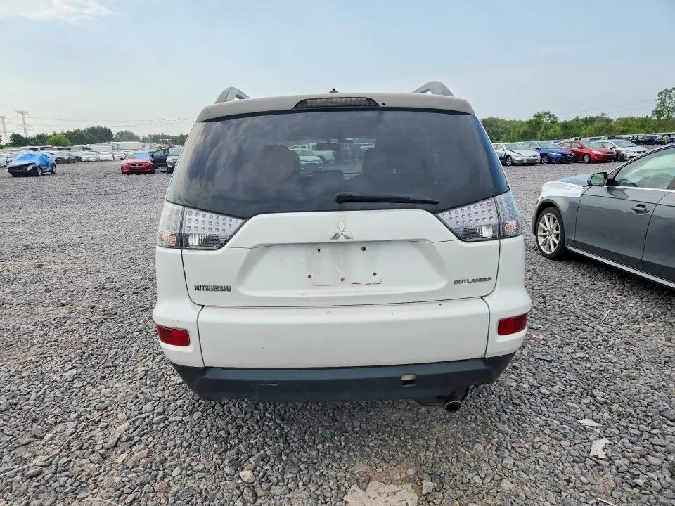 2011 MITSUBISHI OUTLANDER SE  