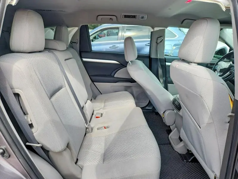 2019 TOYOTA HIGHLANDER LE  
