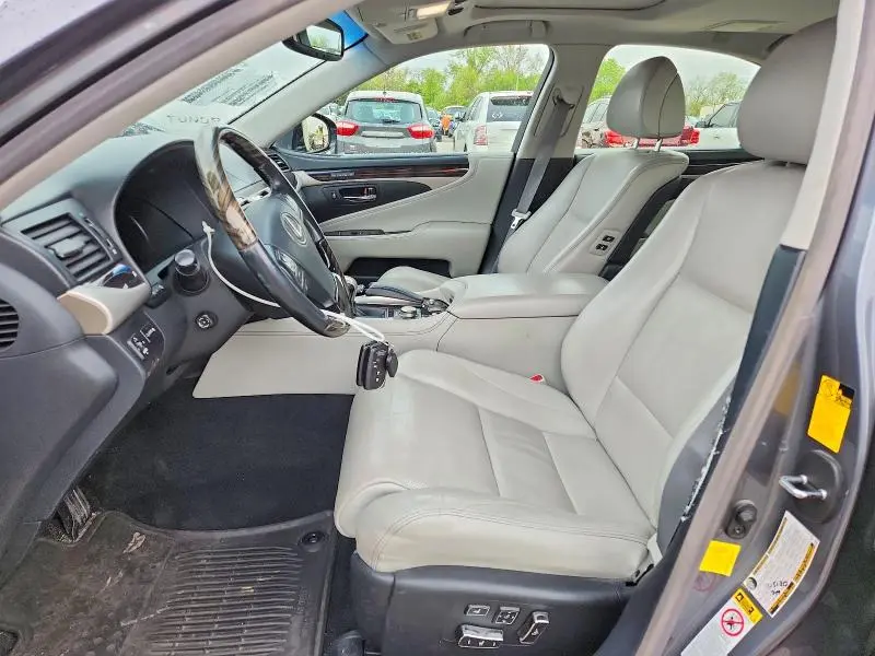 2015 LEXUS LS 460  