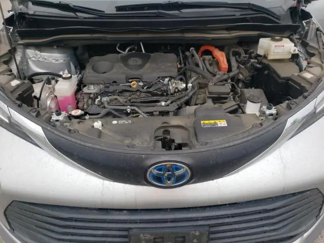 2022 TOYOTA SIENNA LE  