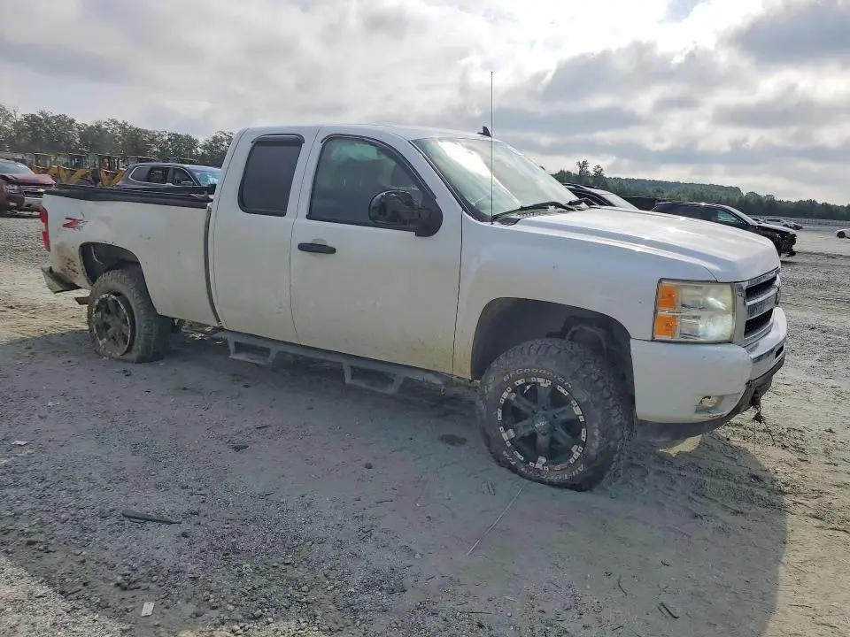 2011 CHEVROLET SILVERADO K1500 LT  