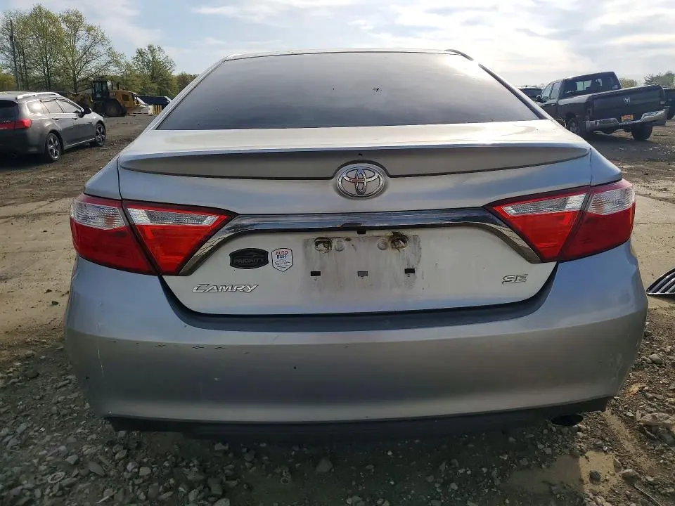 2016 TOYOTA CAMRY SE  