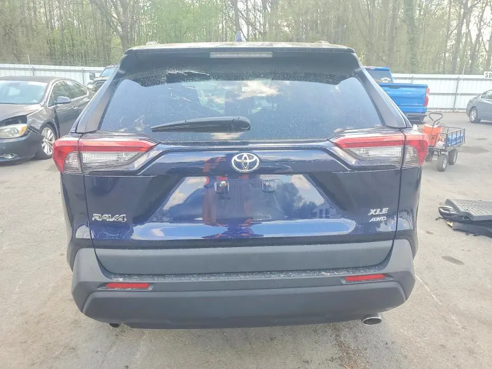 2023 TOYOTA RAV4 XLE  