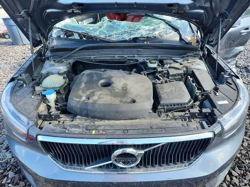 2019 VOLVO XC40 T5 MOMENTUM  
