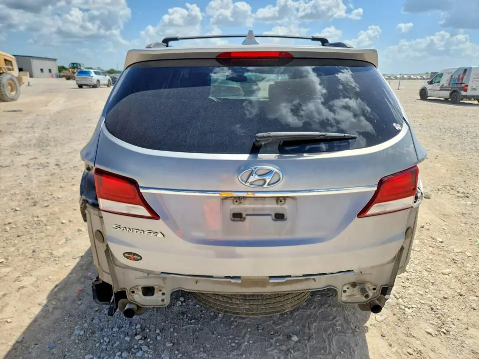 2018 HYUNDAI SANTA FE SE  
