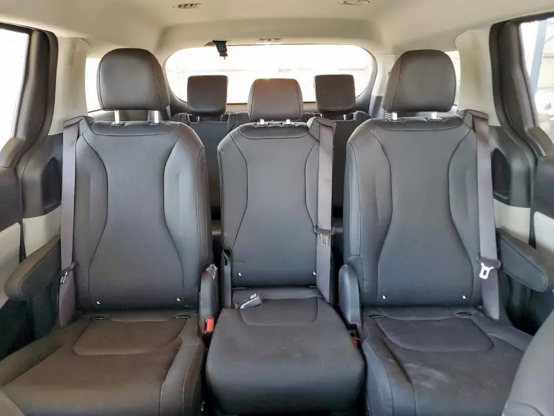 2023 KIA CARNIVAL LX  
