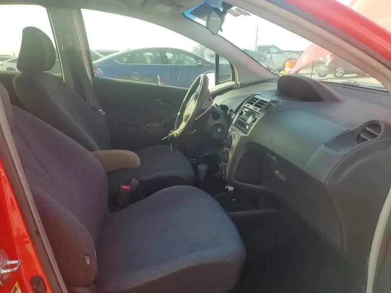 2011 TOYOTA YARIS BASE  