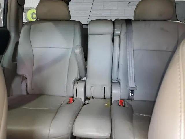 2010 TOYOTA HIGHLANDER SE  