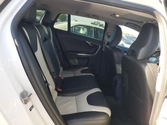 2017 VOLVO V60 CROSS COUNTRY PREMIER  