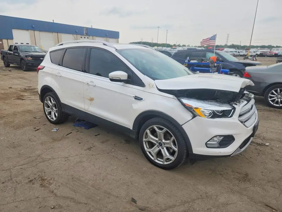2019 FORD ESCAPE TITANIUM  