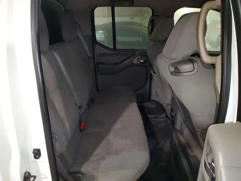 2013 NISSAN FRONTIER SV  