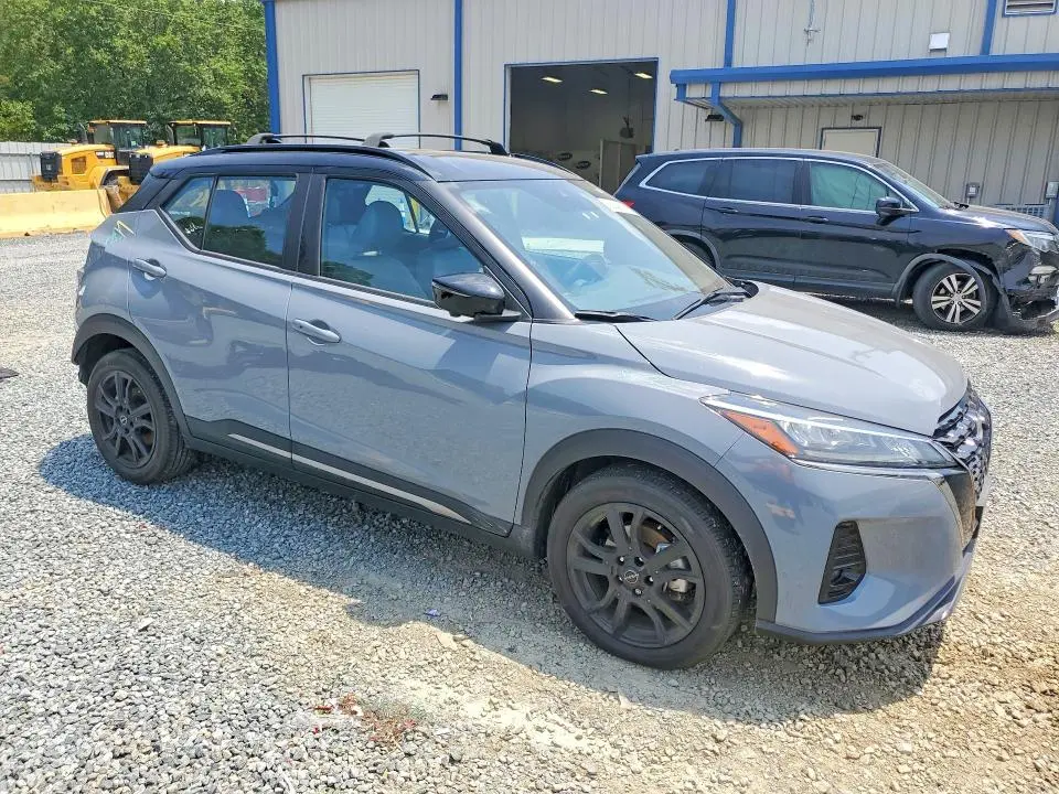 2023 NISSAN KICKS SR  
