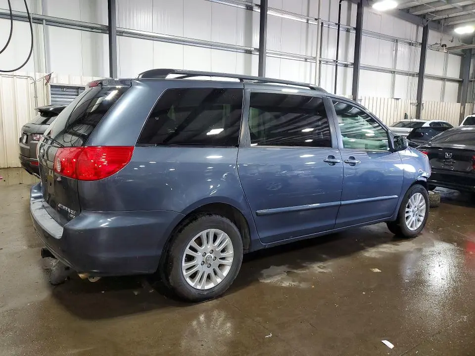 2010 TOYOTA SIENNA XLE  