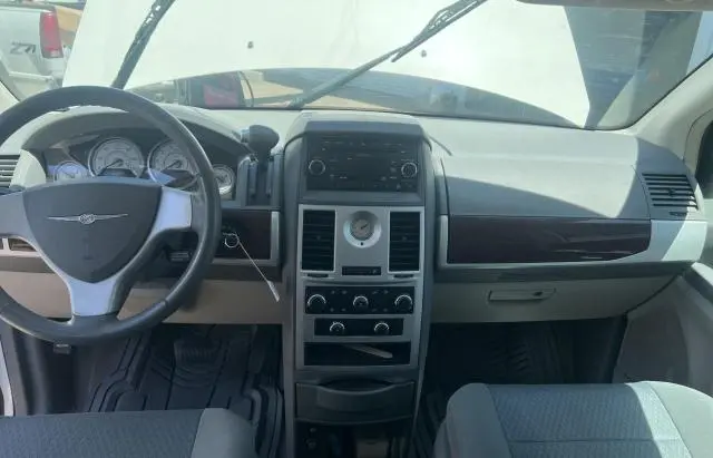 2010 CHRYSLER TOWN & COUNTRY TOURING  