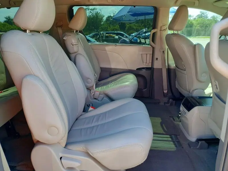 2011 TOYOTA SIENNA LE  