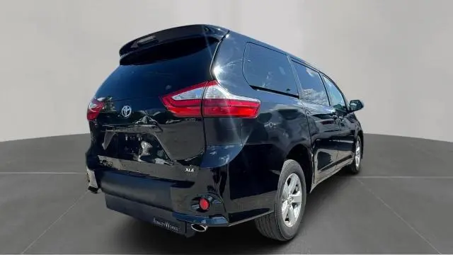 2017 TOYOTA SIENNA   