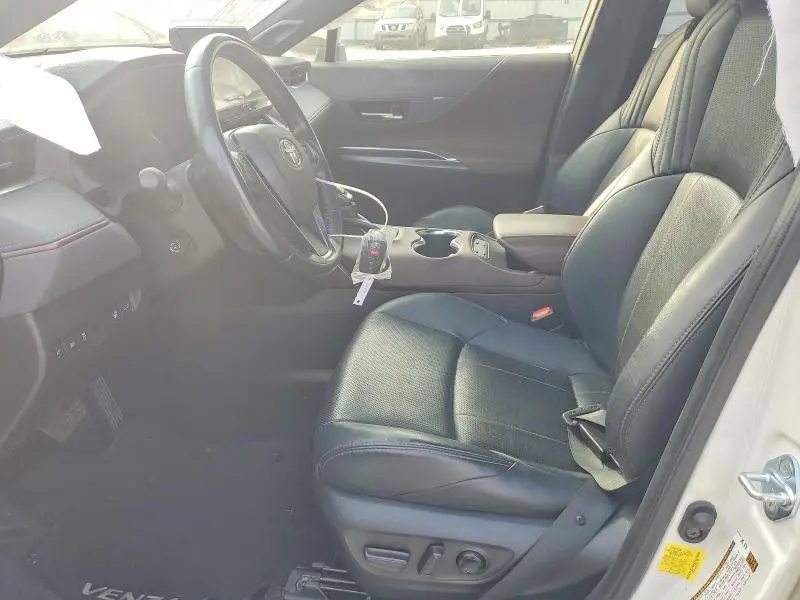 2021 TOYOTA VENZA XLE  
