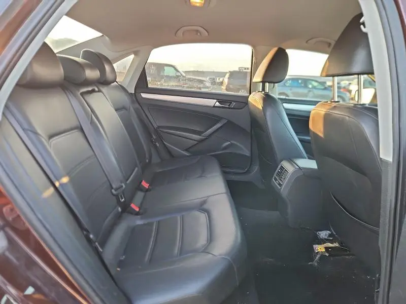 2013 VOLKSWAGEN PASSAT SE  