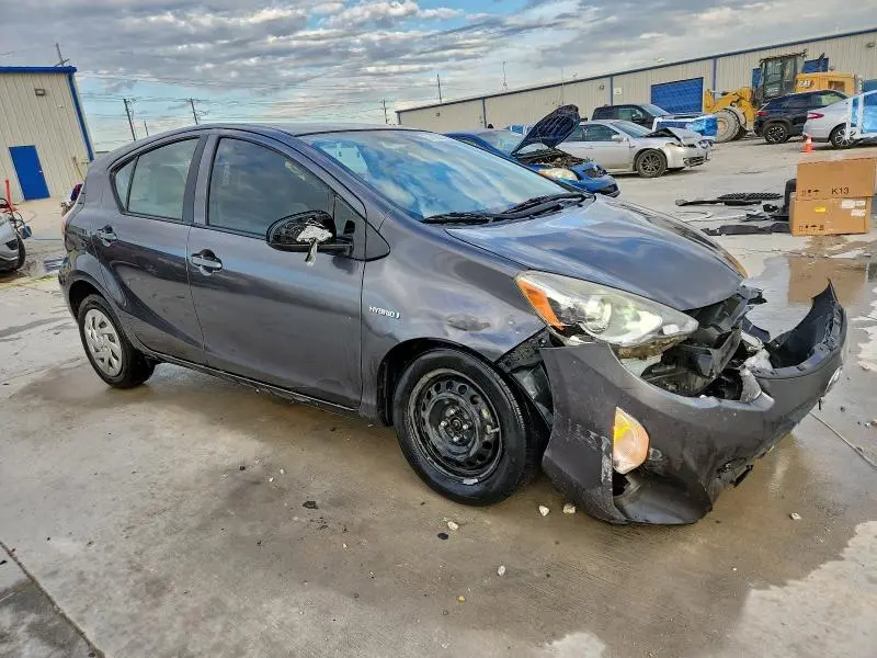 2016 TOYOTA PRIUS C   