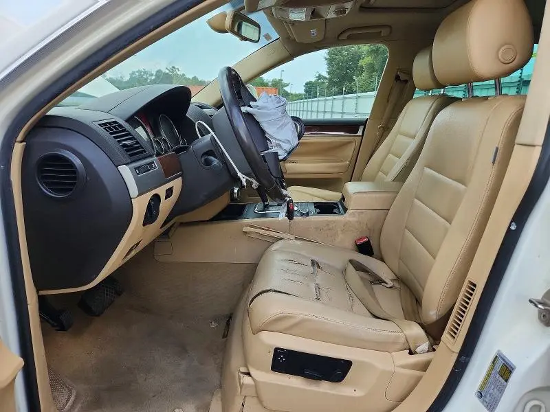 2010 VOLKSWAGEN TOUAREG V6  