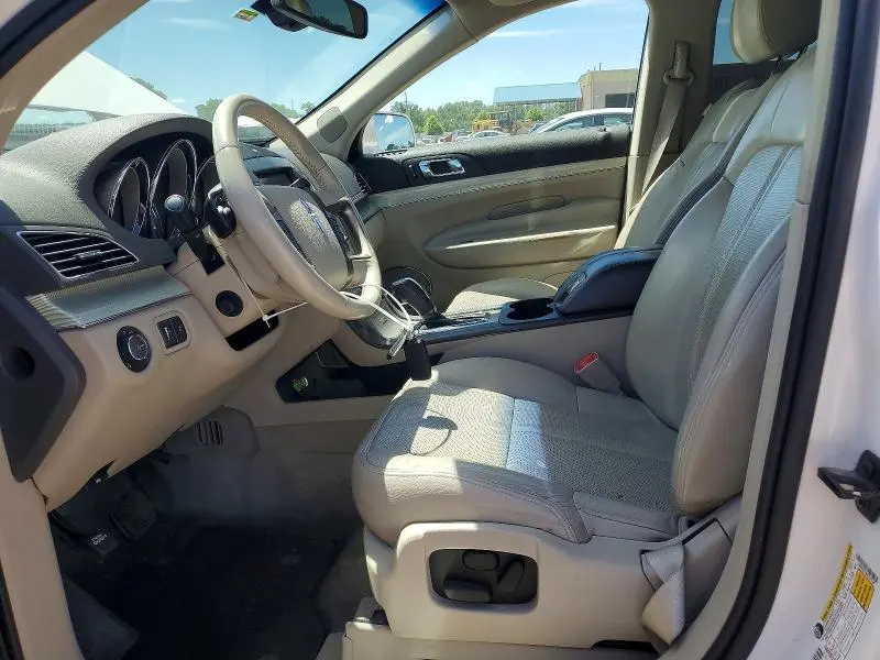 2011 LINCOLN MKT   