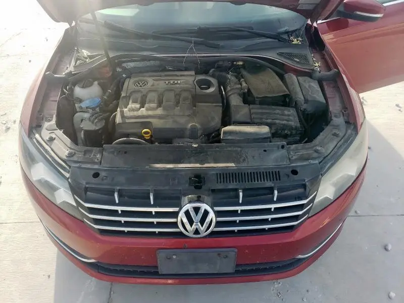 2015 VOLKSWAGEN PASSAT SE  