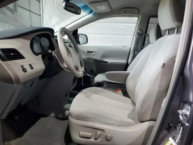 2011 TOYOTA SIENNA LE