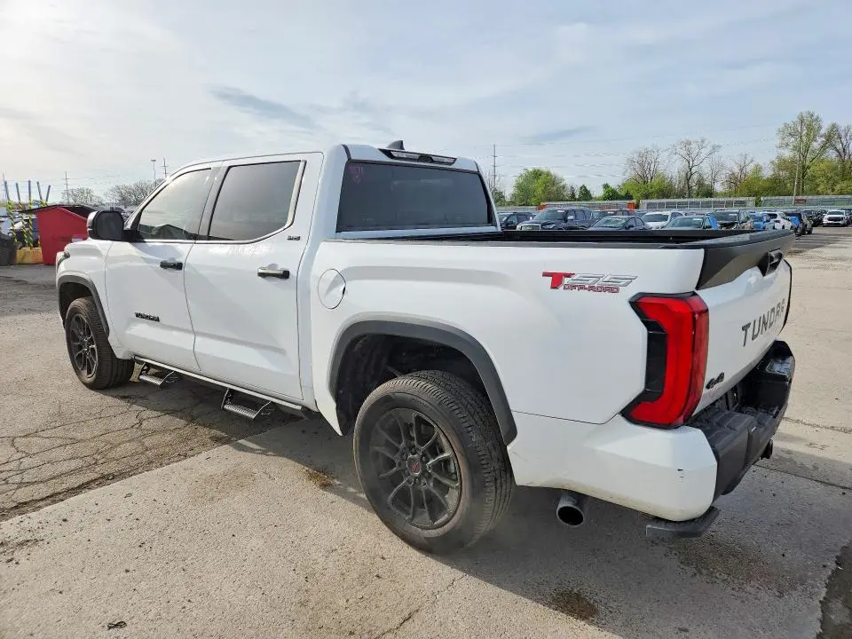 2023 TOYOTA TUNDRA SR5  