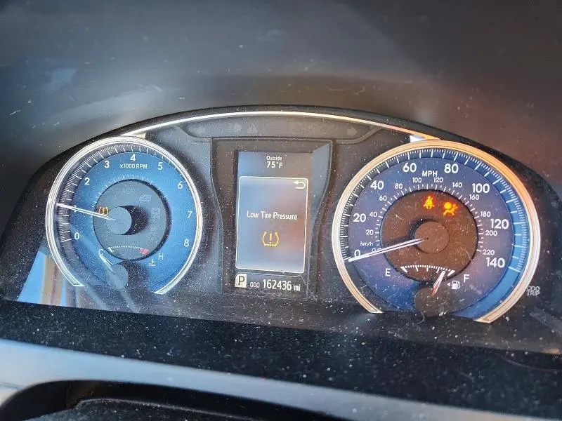 2016 TOYOTA CAMRY LE  