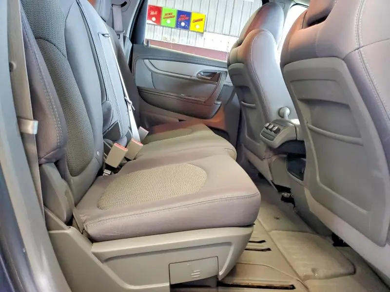 2013 CHEVROLET TRAVERSE LS  