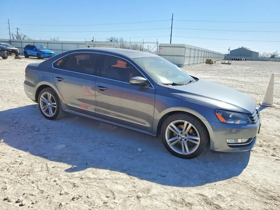 2015 VOLKSWAGEN PASSAT SE  