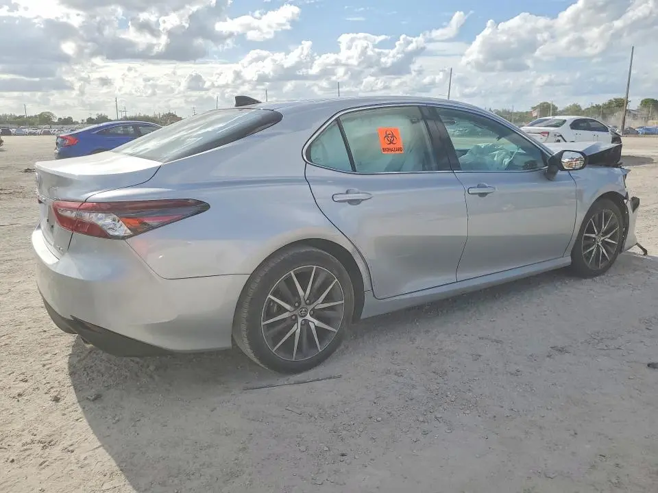2023 TOYOTA CAMRY XLE  